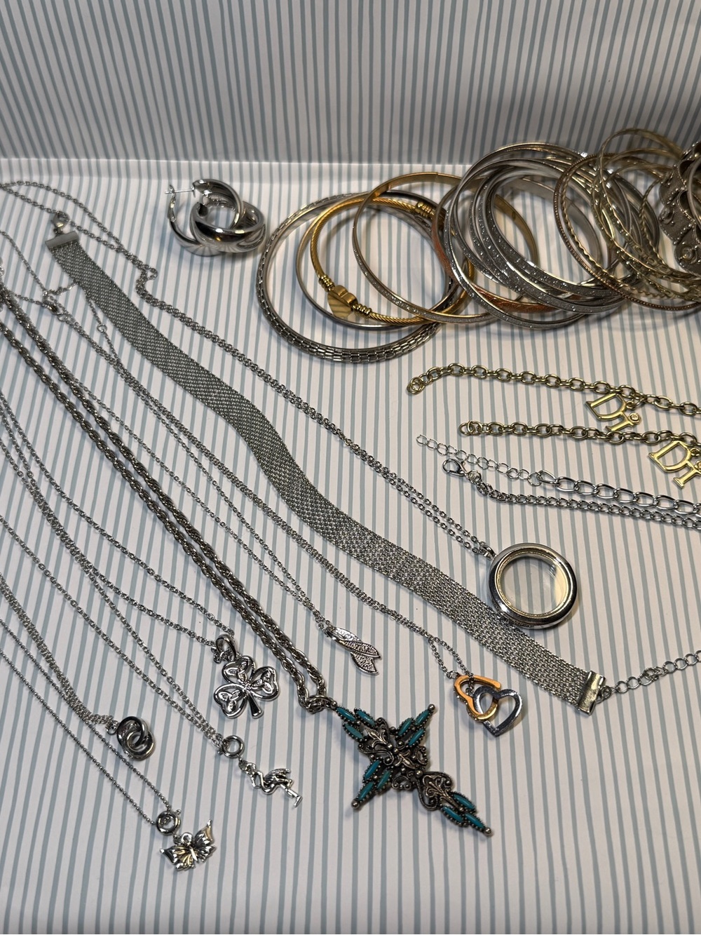 Grab Bag of Fashion Jewelry | Necklaces | Bracelets | Charms | Pendants - Picture 8 of 9